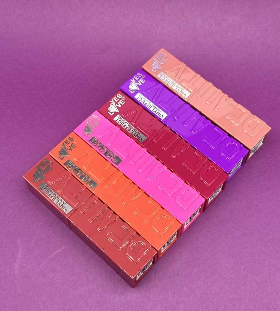 Rouge à lèvres liquide effet vinyle 24H
