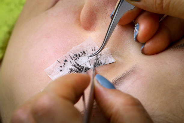Dépose d’extensions de cils en douceur chez Cosmesud Baillargues