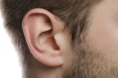 Épilation des oreilles à la cire pour éliminer les poils indésirables chez Cosmesud Baillargues