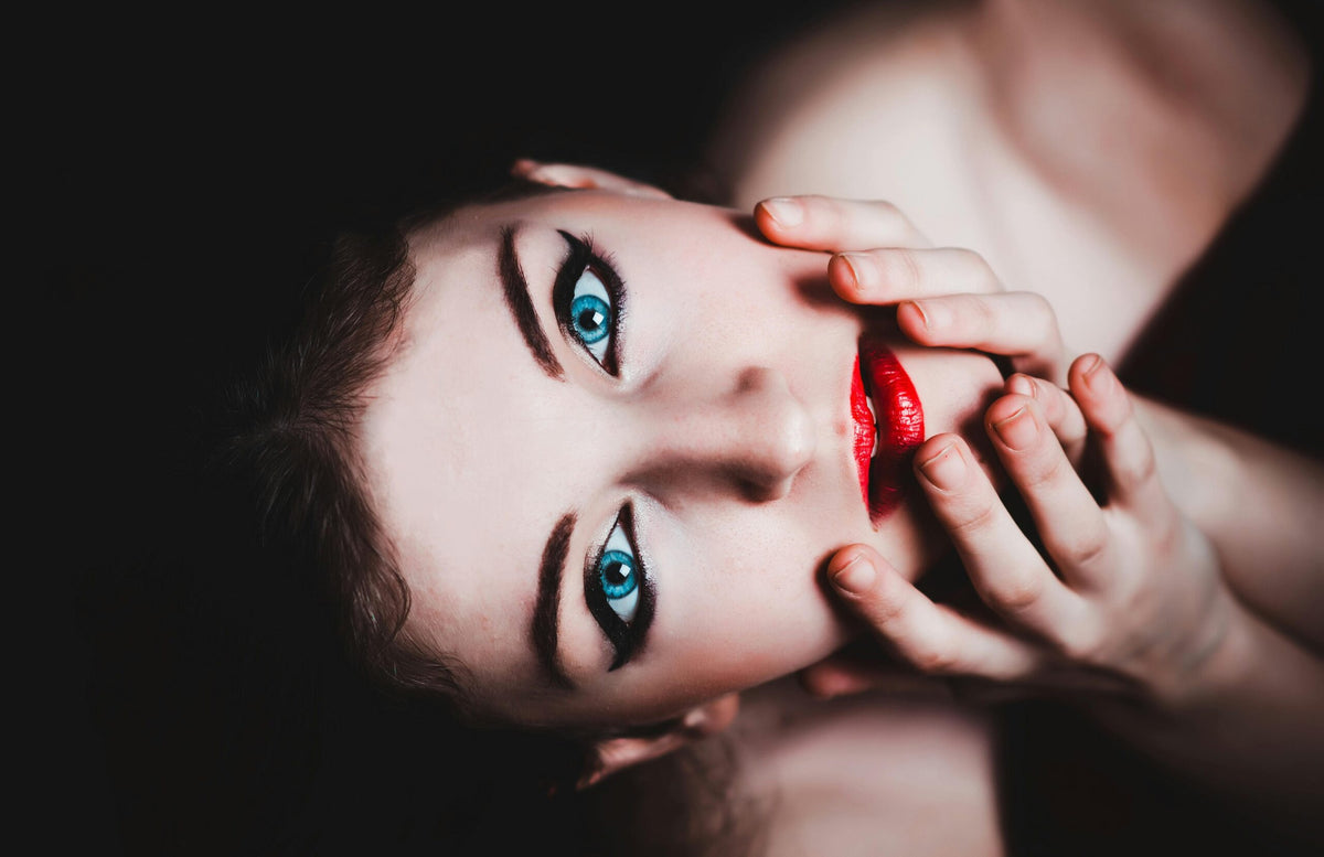 Femme avec maquillage et extensions de cils – Cosmesud Baillargues