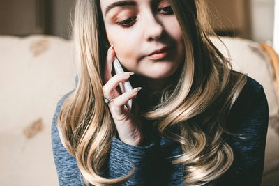 Extensions d’ongles avec capsules en gel pour des mains féminines et raffinées – Cosmesud Baillargues