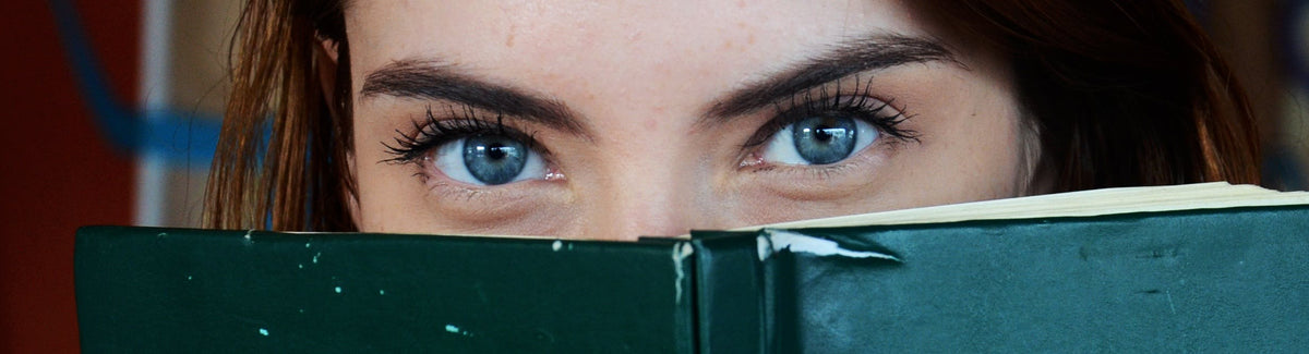 Gros plan sur des yeux avec des sourcils et cils soignés – Cosmesud Baillargues