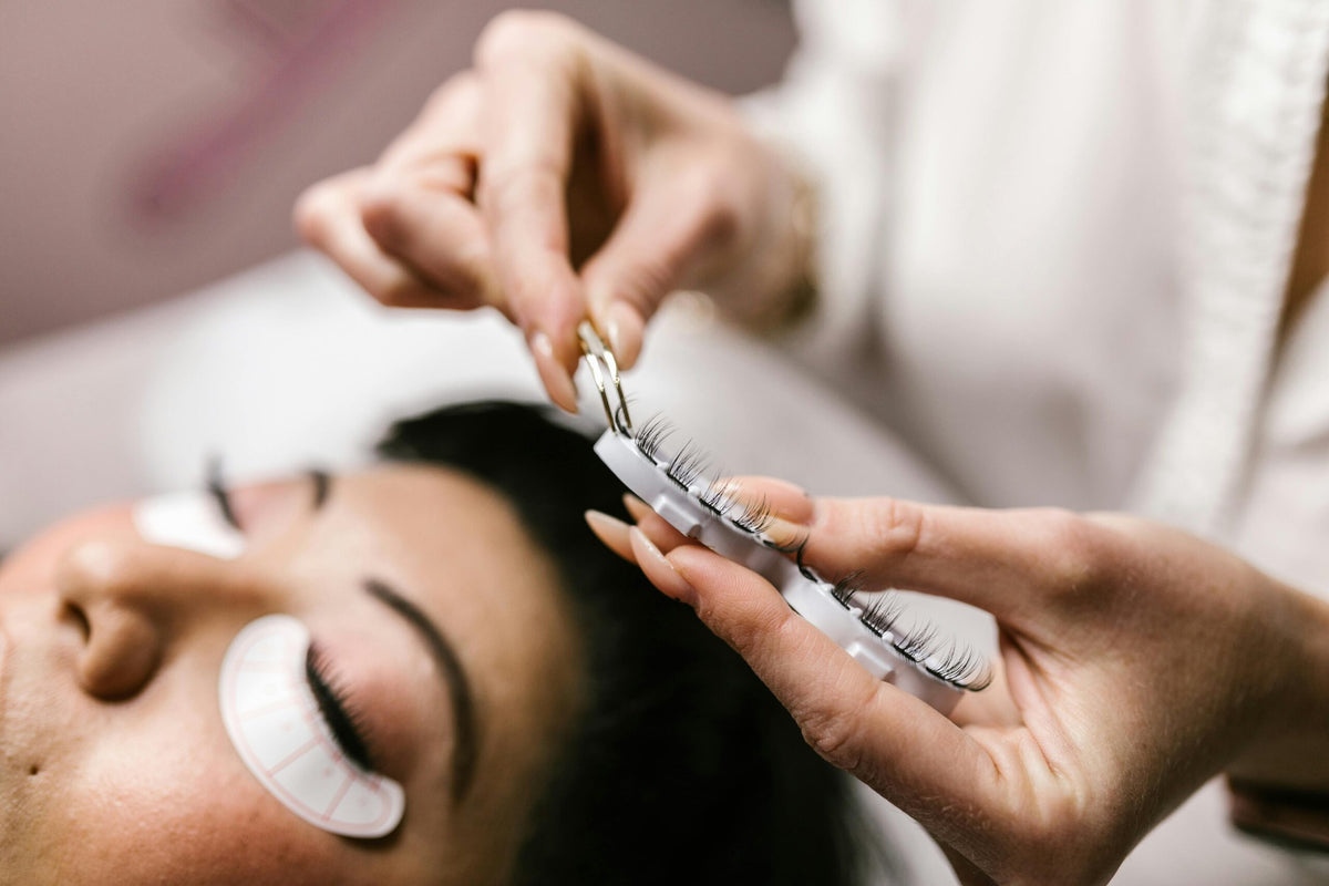 Remplissage cil à cil pour entretenir vos extensions à Cosmesud Baillargues